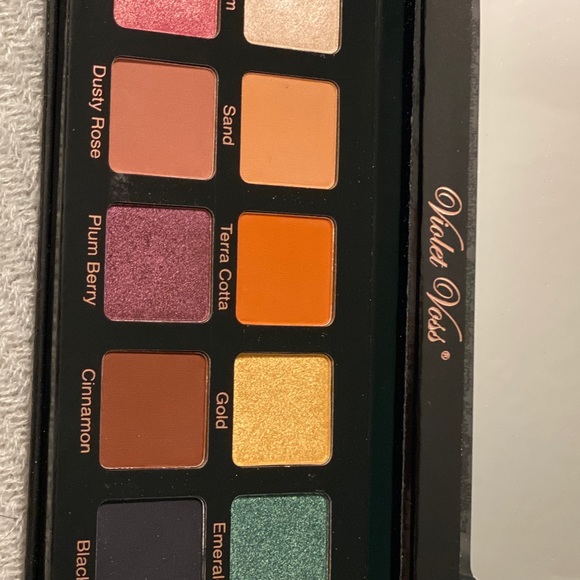 Eyeshadow - Picture 4 of 4